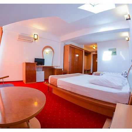Hotel Pensiune Valentina Râmnicu Vâlcea Exterior foto