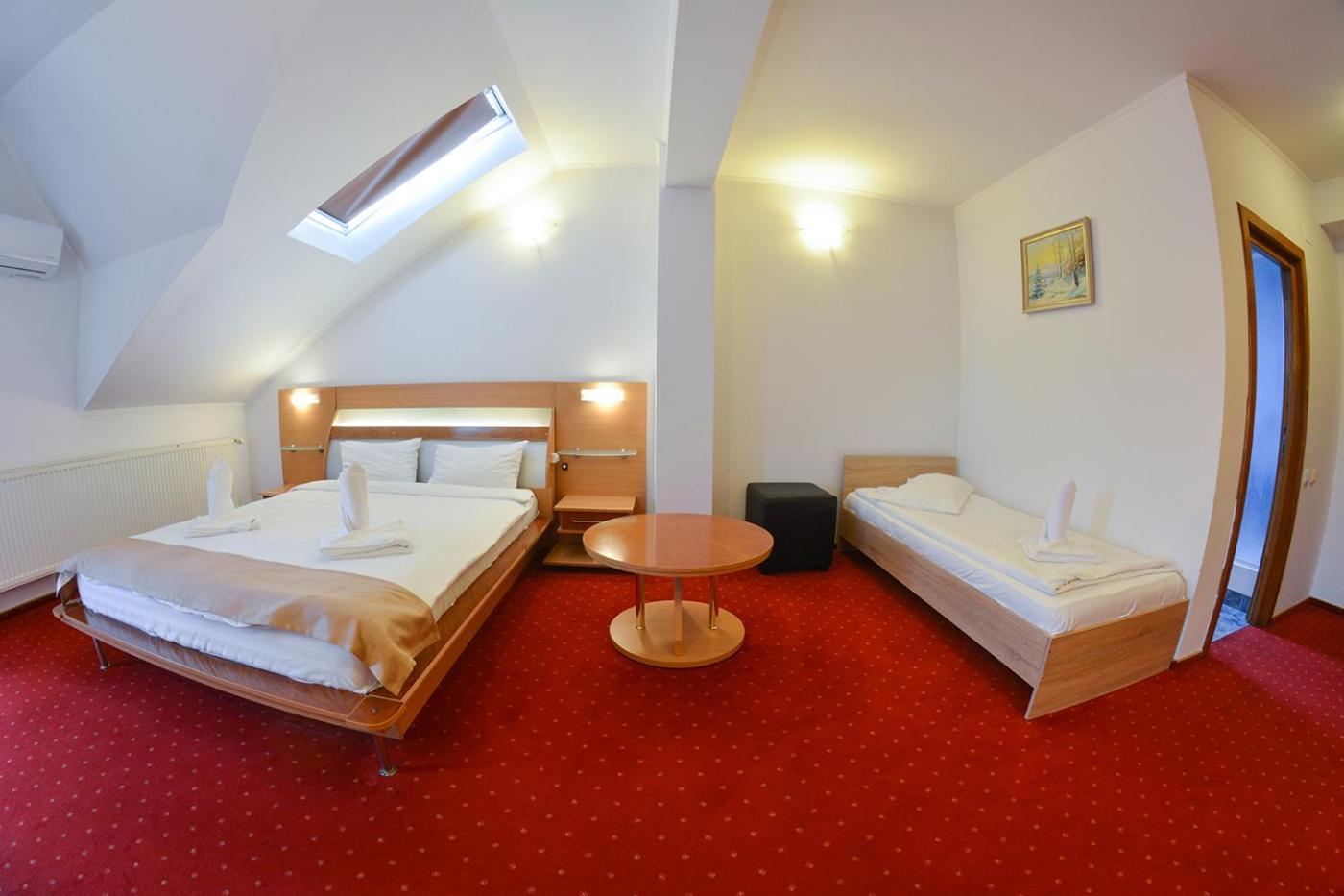 Hotel Pensiune Valentina Râmnicu Vâlcea Exterior foto