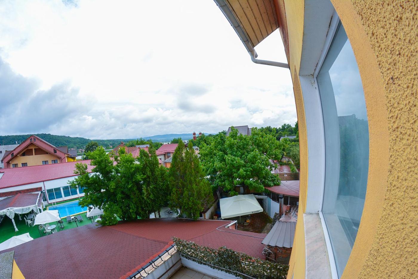 Hotel Pensiune Valentina Râmnicu Vâlcea Exterior foto