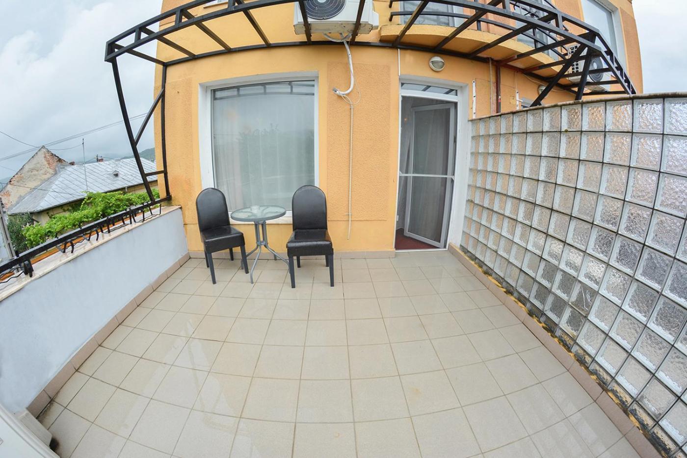 Hotel Pensiune Valentina Râmnicu Vâlcea Exterior foto