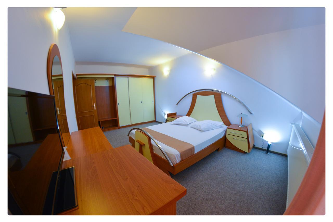 Hotel Pensiune Valentina Râmnicu Vâlcea Exterior foto
