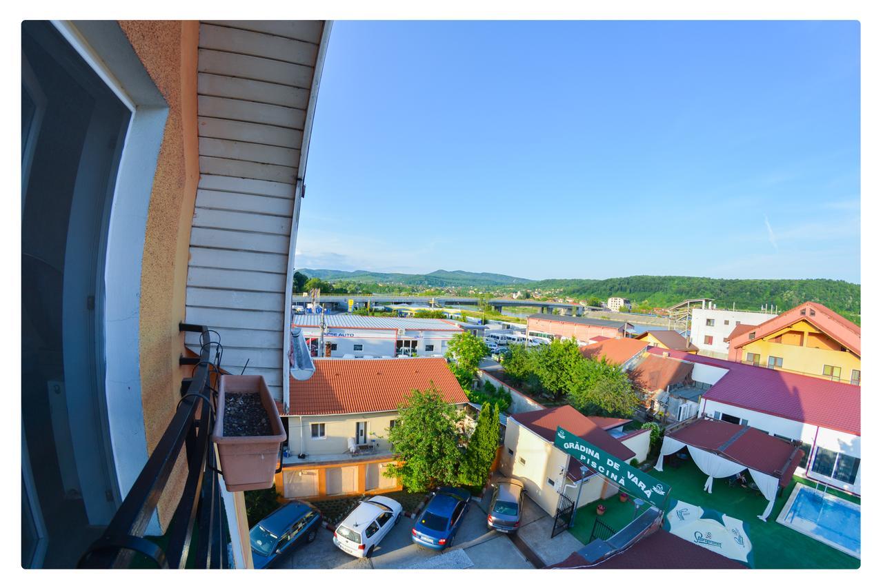 Hotel Pensiune Valentina Râmnicu Vâlcea Exterior foto